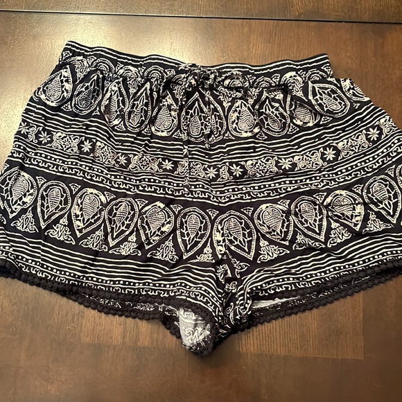 Hollister boho printed drawstring shorts - Picture 2 of 5